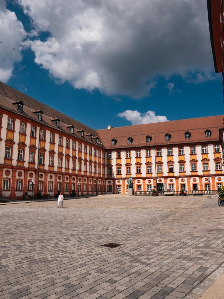 Altes Schloss mit Ehrenhof (Finanzamt) Bayreuth (2)