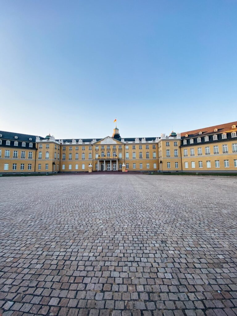 Schloss-Karlsruhe.jpg