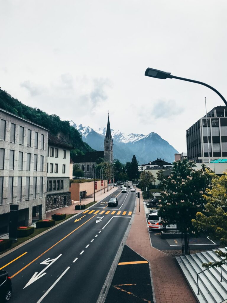 Brücke Aeulestrasse – Blick Kathedrale St. Florin & Berge