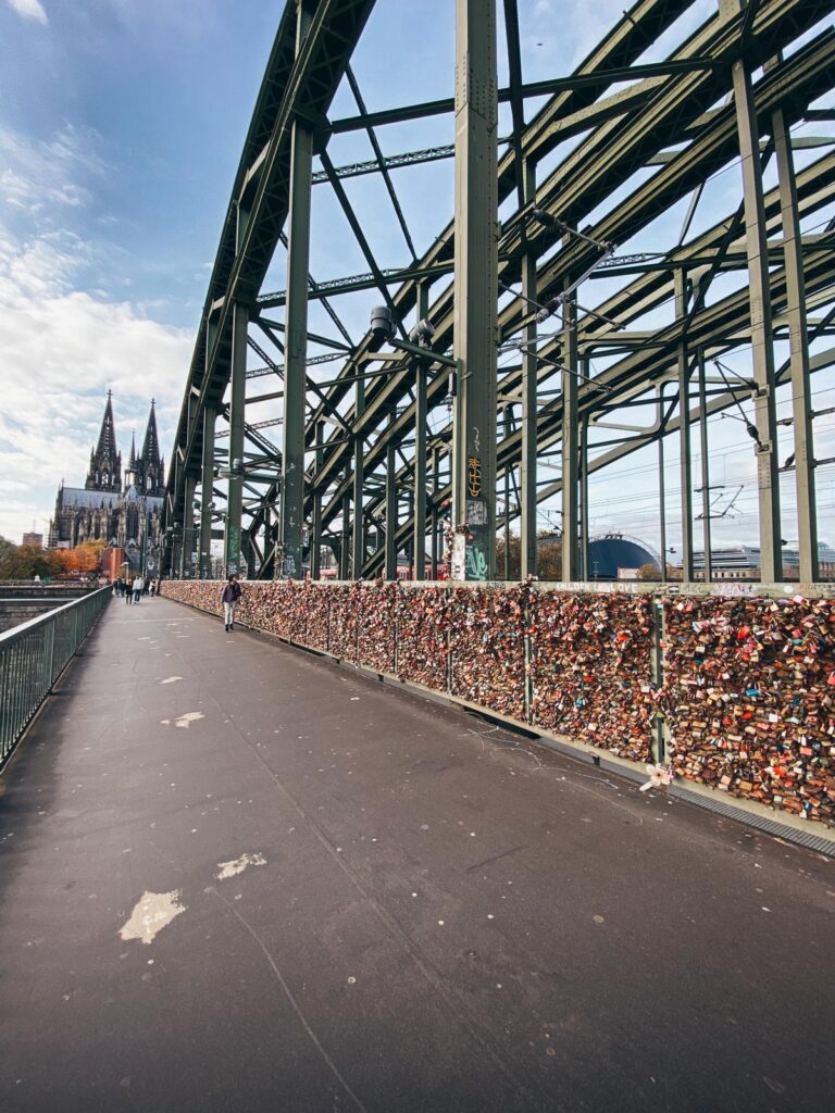 Hohenzollernbrücke Köln (1)