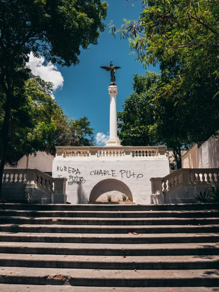 'La Victoria' Skulptur Asuncion 2