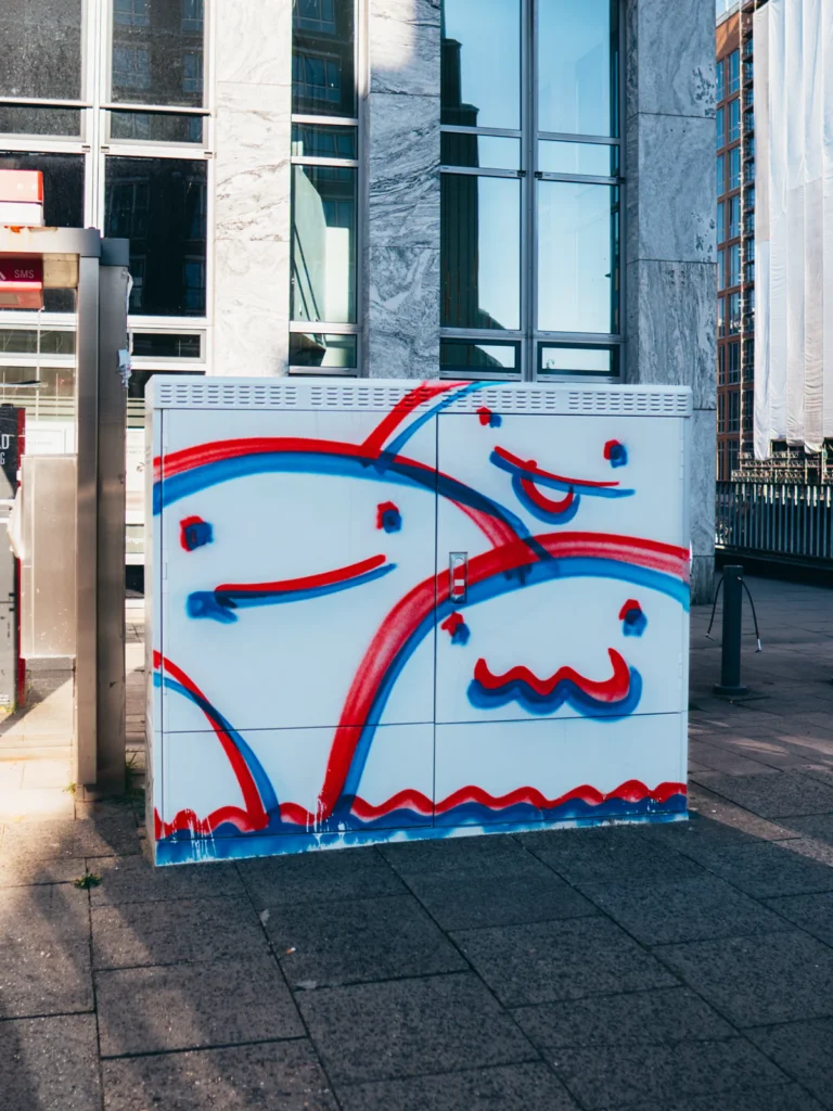 Bemalter Verteilerkasten - Stadthausbrücke Hamburg. Der Fotogoals Fotospot in Hamburg