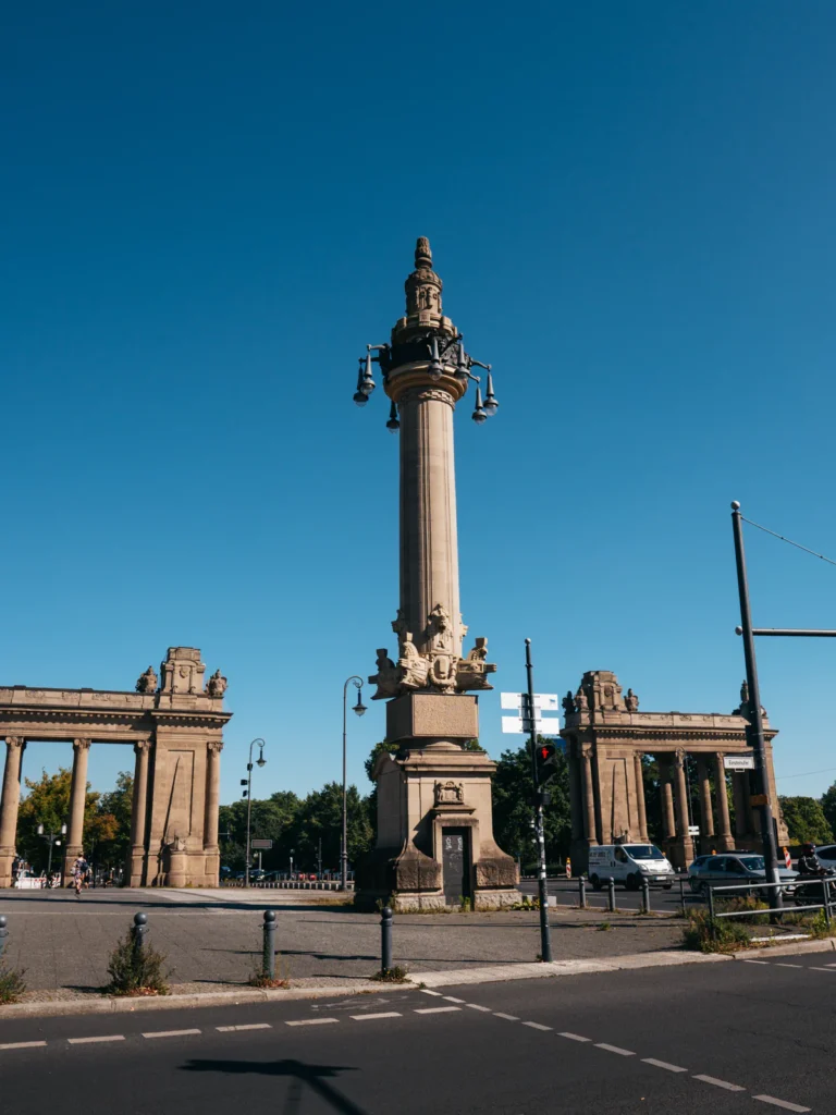 Charlottenburger Tor Berlin. Der Fotogoals Fotospot in Berlin