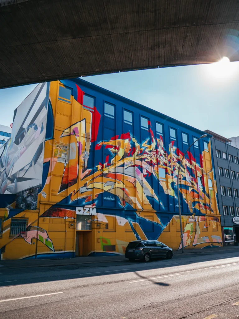 'Coming out Hammerbrooklyn' Mural Hamburg. Der Fotogoals Fotospot in Hamburg