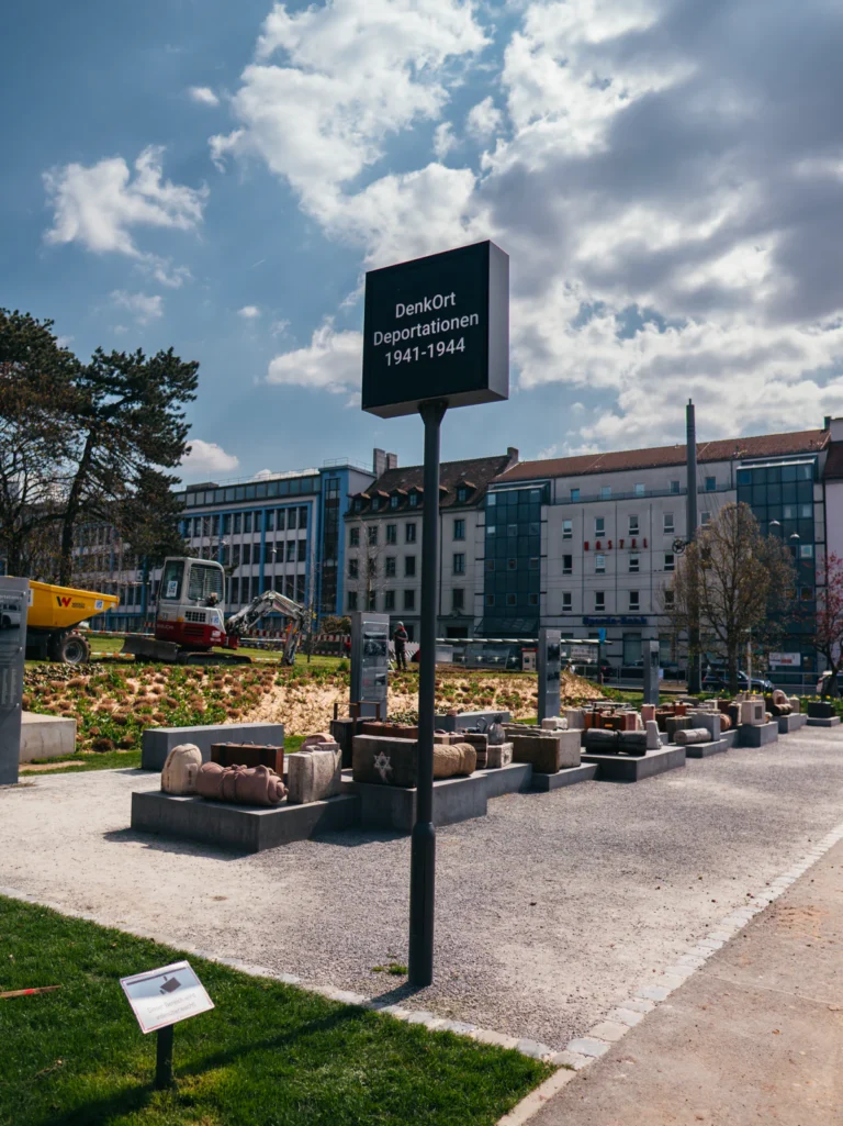 DenkOrt Deportationen 1941-1944 Würzburg. Der Fotogoals Fotospot in Würzburg