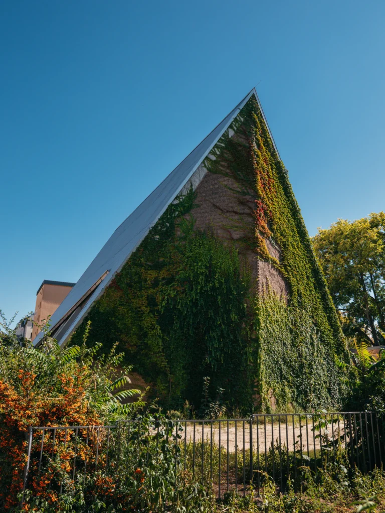 Dorfkirche Lietzow Berlin. Der Fotogoals Fotospot in Berlin