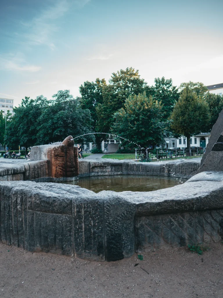 Drachenbrunnen Berlin. Der Fotogoals Fotospot in Berlin