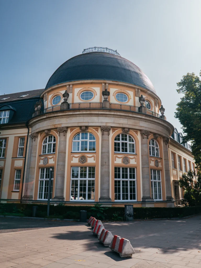 Ehem. botanisches Institutsgebäude Hamburg. Der Fotogoals Fotospot in Hamburg
