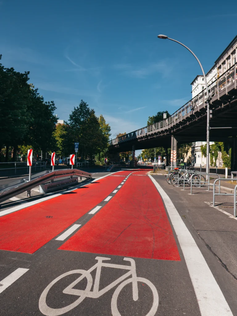 Fahrradweg & Hochbahn - Bülowstraße Berlin. Der Fotogoals Fotospot in Berlin
