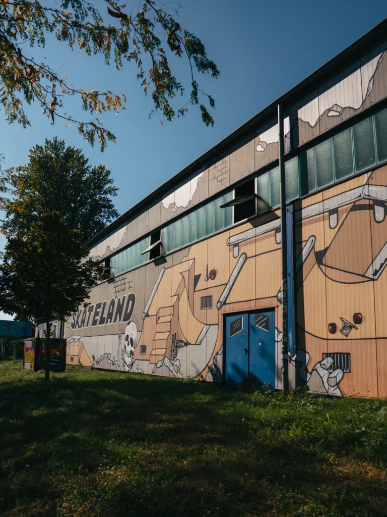 Fassadenbemalung - Skateland Hamburg. Der Fotogoals Fotospot in Hamburg