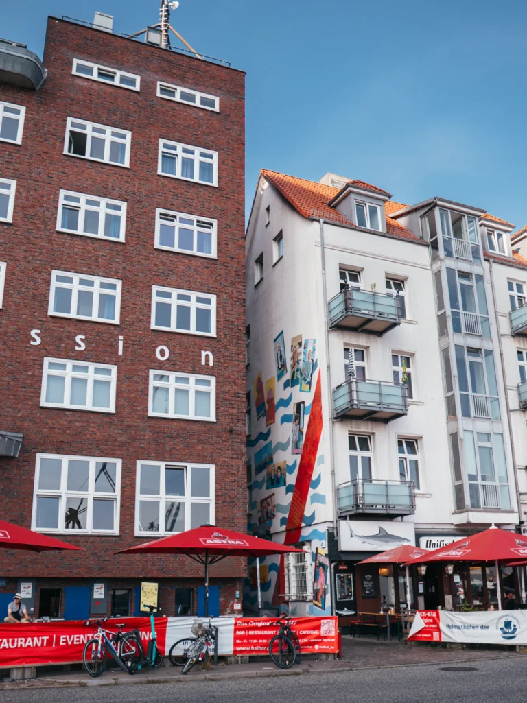 'Frauenarbeit im Hafen von New York City und Hamburg - ein Brückenschlag' Wandbemalung