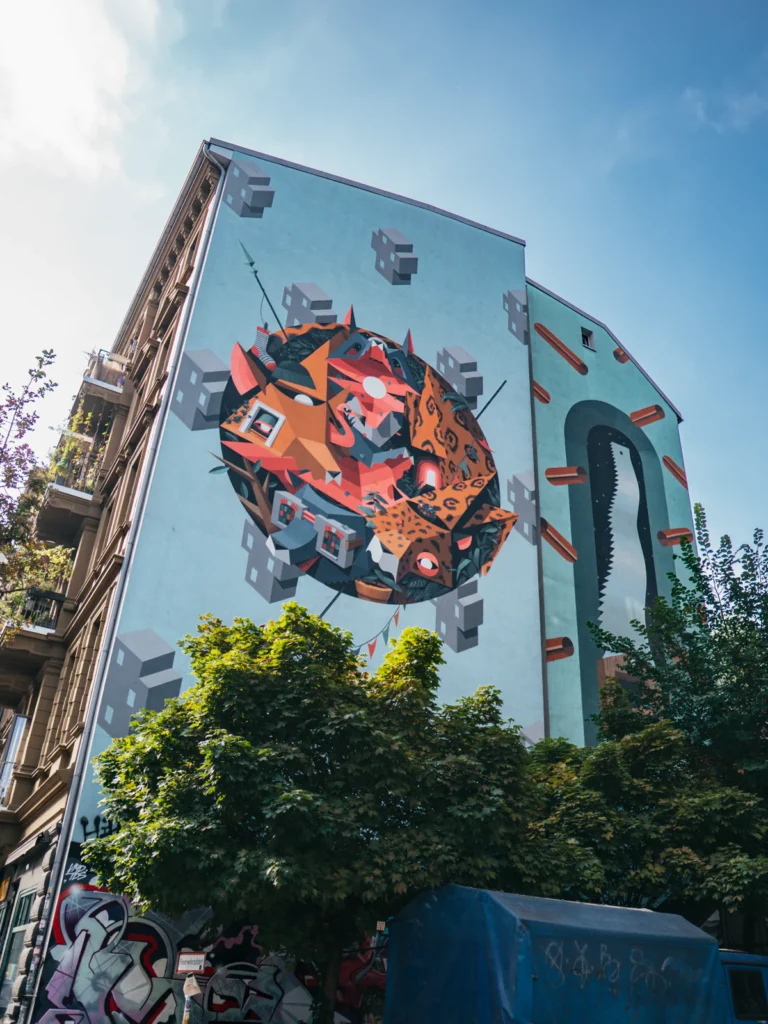'Gallisches Dorf und Riesensäge' Mural - Kupferdiebehaus Hamburg. Der Fotogoals Fotospot in Hamburg