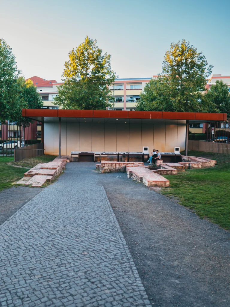 Grenzhaus Bernauer Straße 10a Berlin. Der Fotogoals Fotospot in Berlin