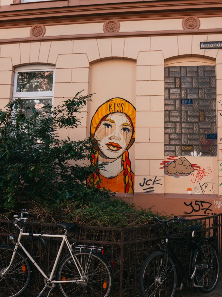 'I would kiss you if i could' Wandbemalung Hamburg. Der Fotogoals Fotospot in Hamburg