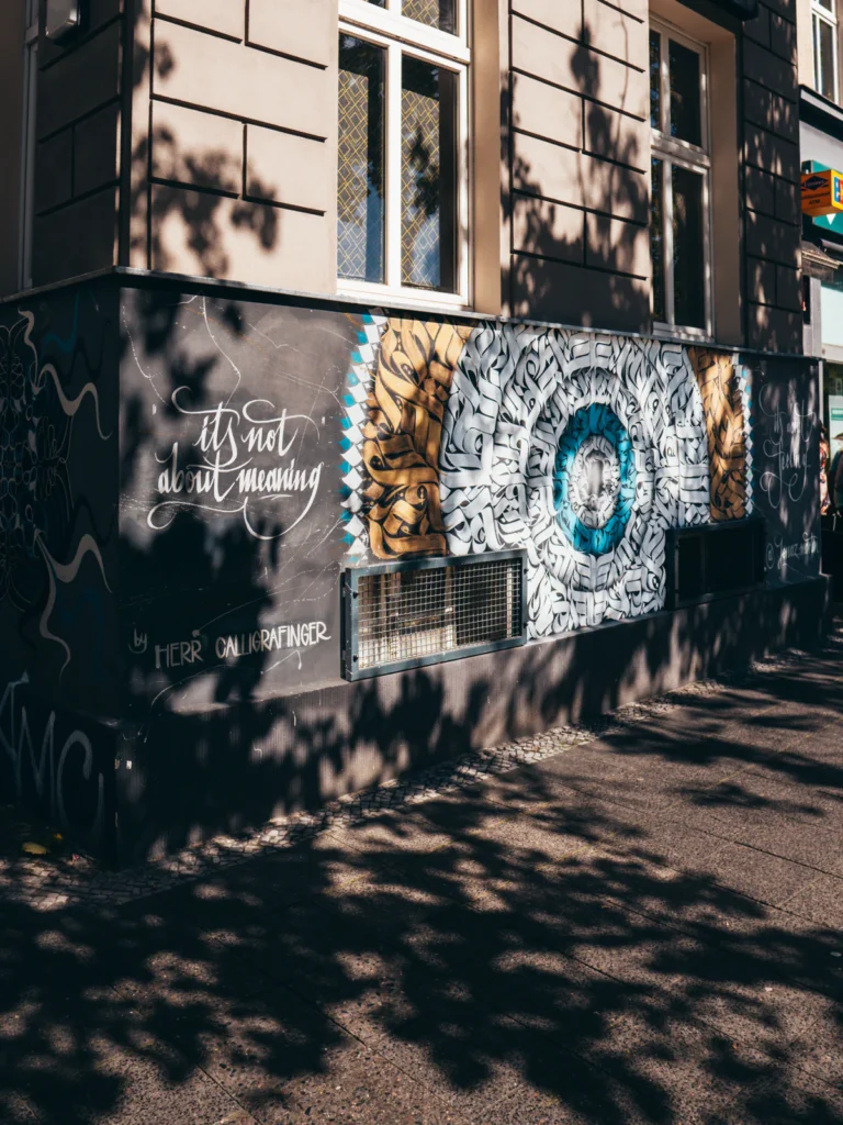 'Its not about meaning' Mural Berlin. Der Fotogoals Fotospot in Berlin