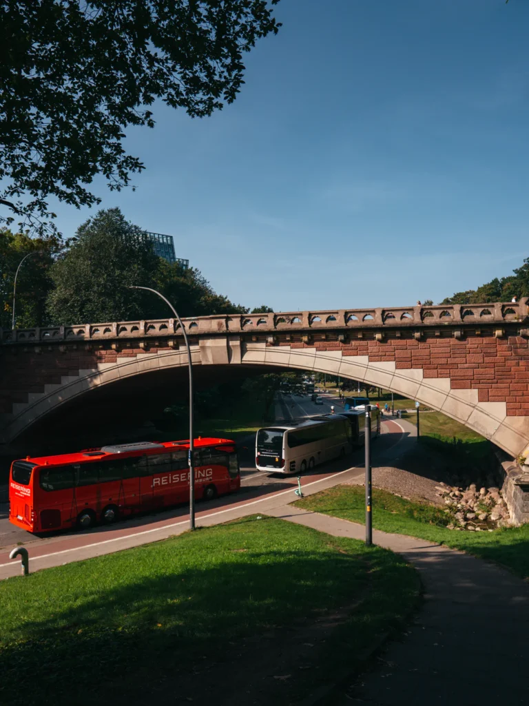 Kersten-Miles-Brücke Hamburg. Der Fotogoals Fotospot in Hamburg
