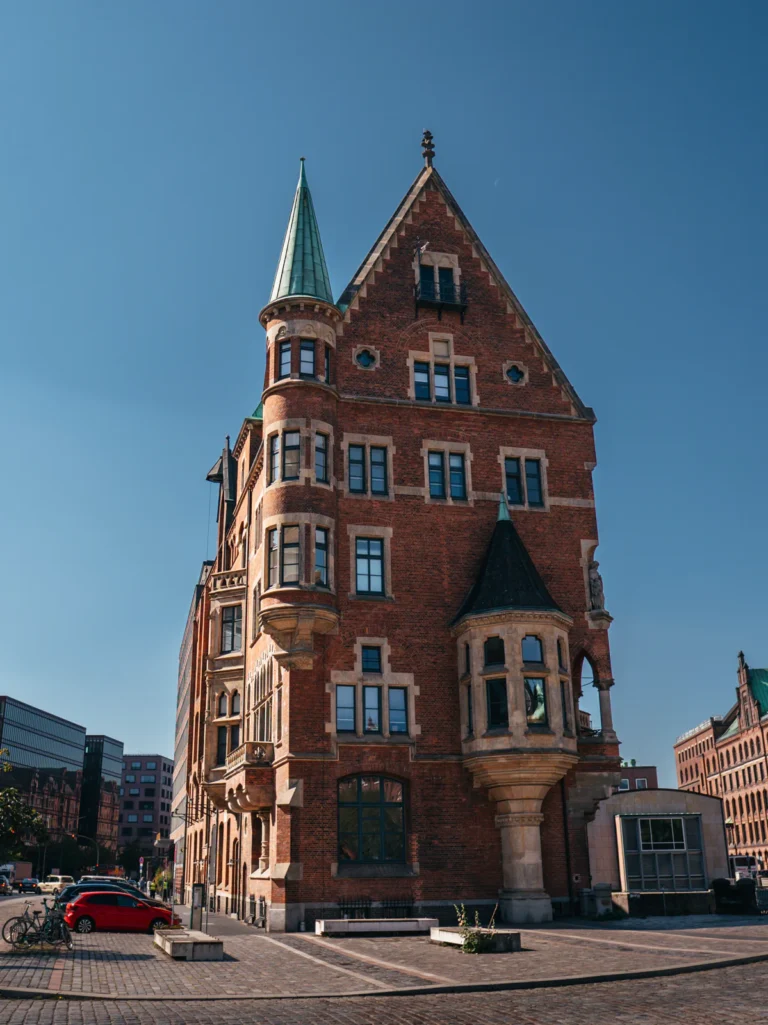 Kontorhaus - Am Sandtorkai Hamburg. Der Fotogoals Fotospot in Hamburg