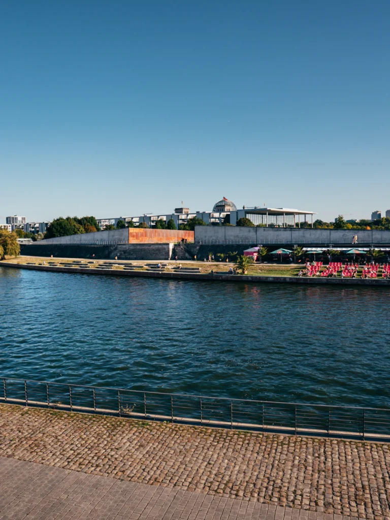 Ludwig-Erhard-Ufer Berlin. Der Fotogoals Fotospot in Berlin