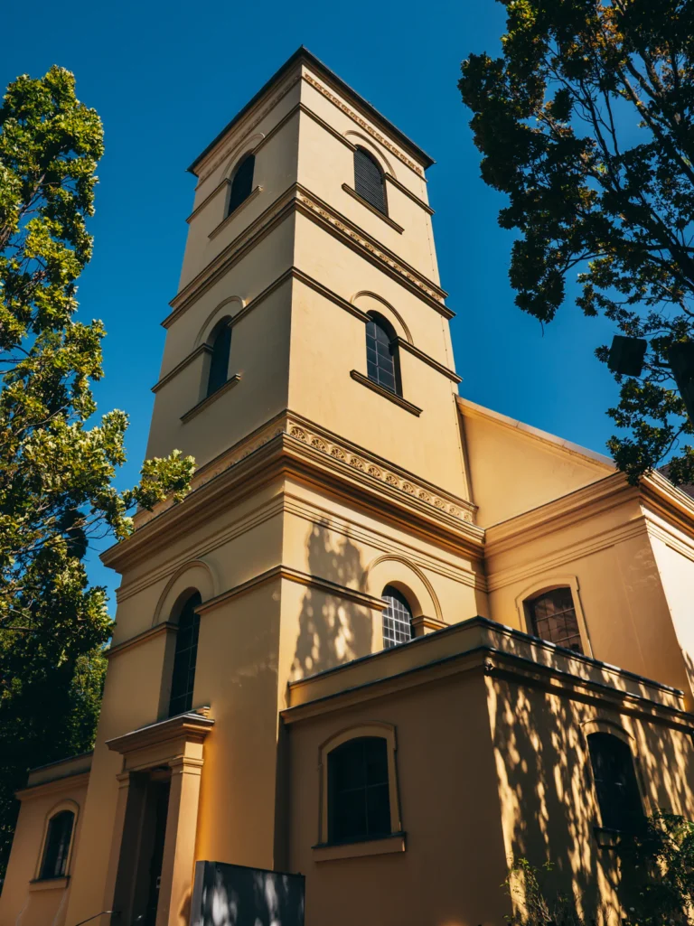 Luisenkirche - Gierkeplatz Berlin. Der Fotogoals Fotospot in Berlin
