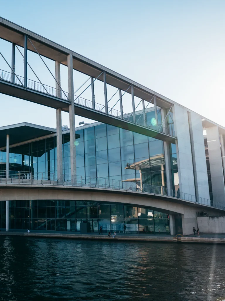 Marie-Elisabeth-Lüders-Steg Berlin. Der Fotogoals Fotospot in Berlin