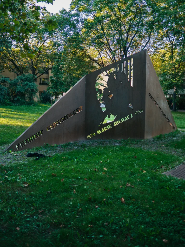 'Marie Juchacz' Denkmal Berlin. Der Fotogoals Fotospot in Berlin