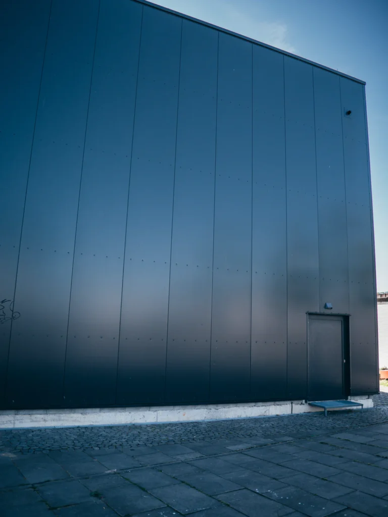 Metallfassade - Hamburger Bucht Hamburg. Der Fotogoals Fotospot in Hamburg