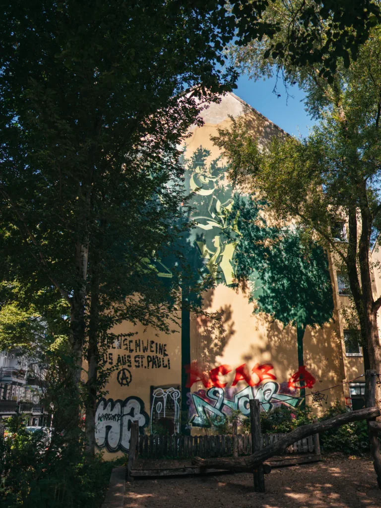 Mural - Glashüttenstraße Hamburg. Der Fotogoals Fotospot in Hamburg