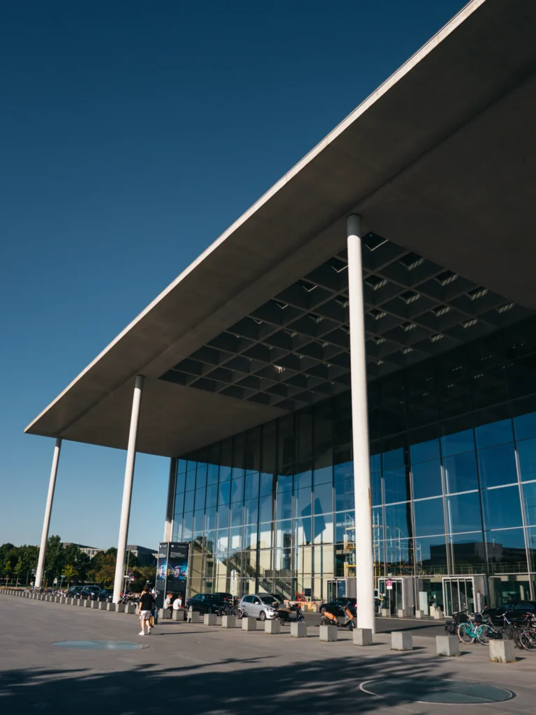 Paul-Löbe-Haus Berlin. Der Fotogoals Fotospot in Berlin