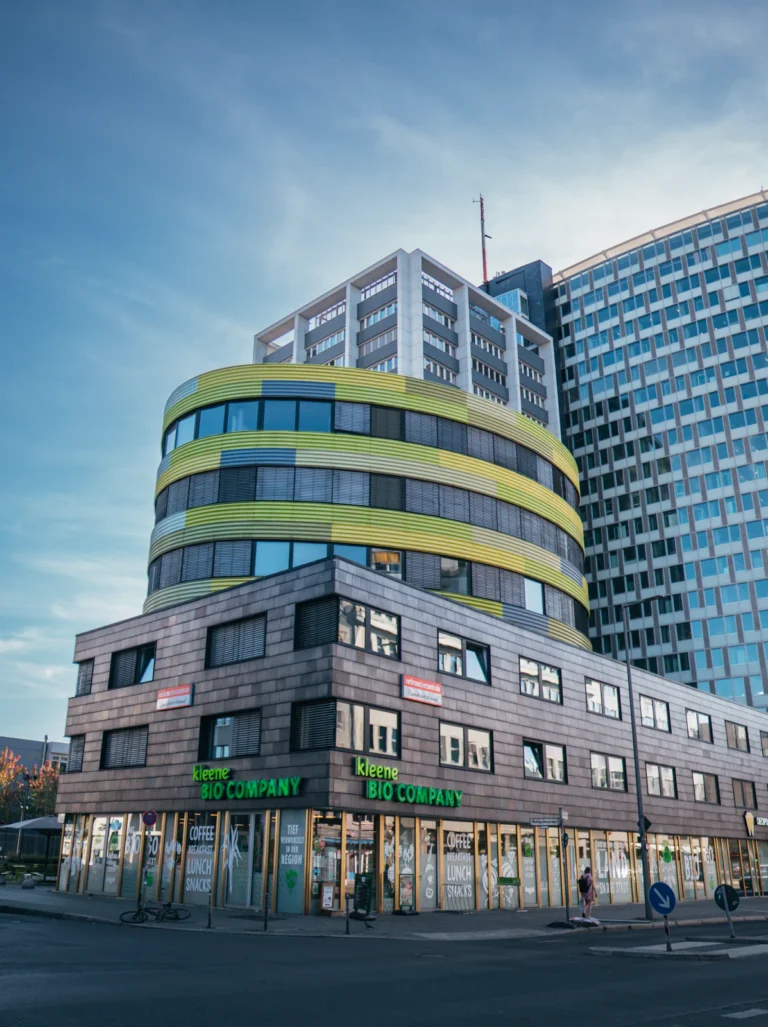 'Pillbox' Gebäude Berlin. Der Fotogoals Fotospot in Berlin