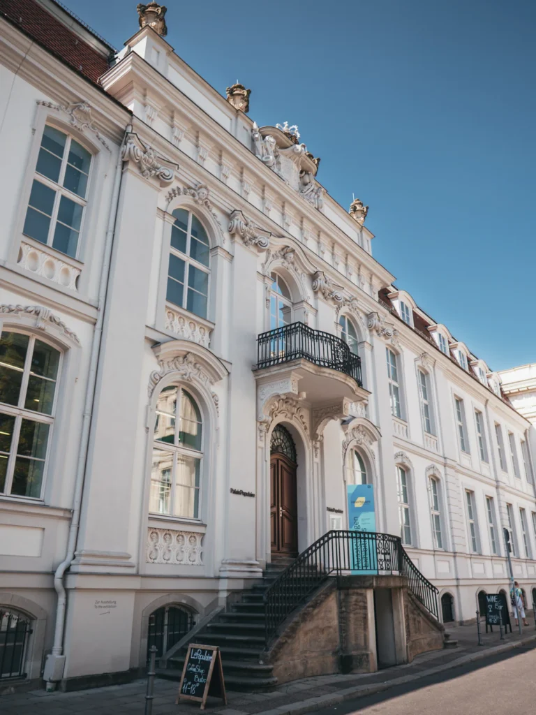 Prinzessinnenpalais Berlin. Der Fotogoals Fotospot in Berlin