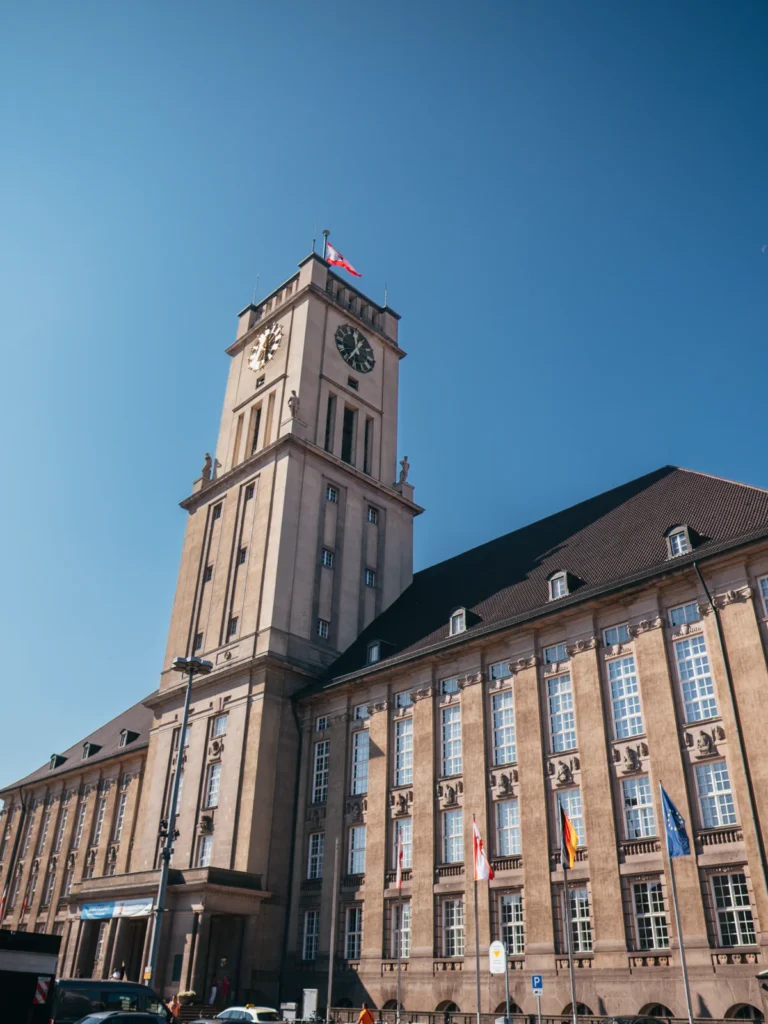 Rathaus Schöneberg Berlin. Der Fotogoals Fotospot in Berlin