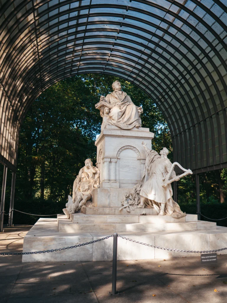'Richard Wagner' Denkmal Berlin. Der Fotogoals Fotospot in Berlin