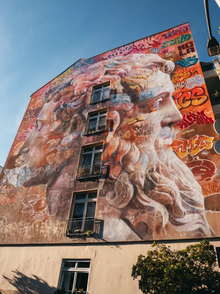 'Römischer Gott Janus' Mural Berlin. Der Fotogoals Fotospot in Berlin