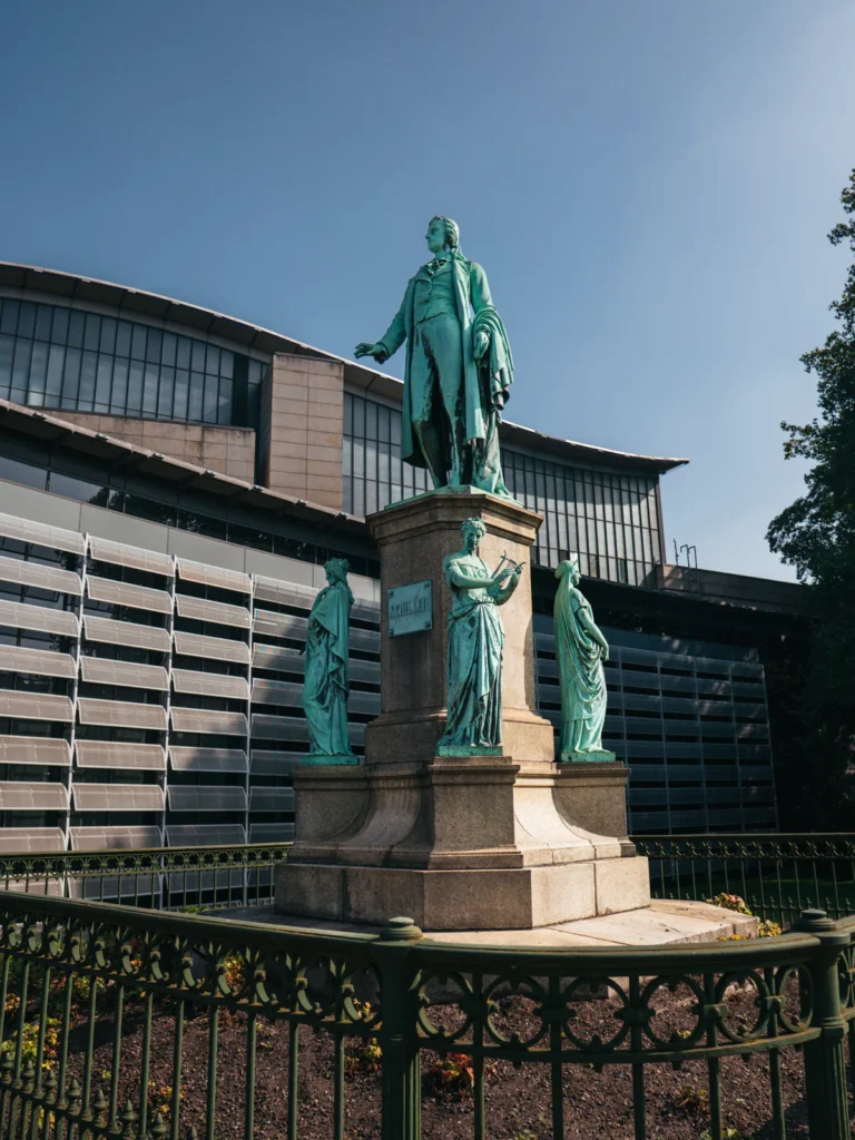 Schillerdenkmal Hamburg. Der Fotogoals Fotospot in Hamburg