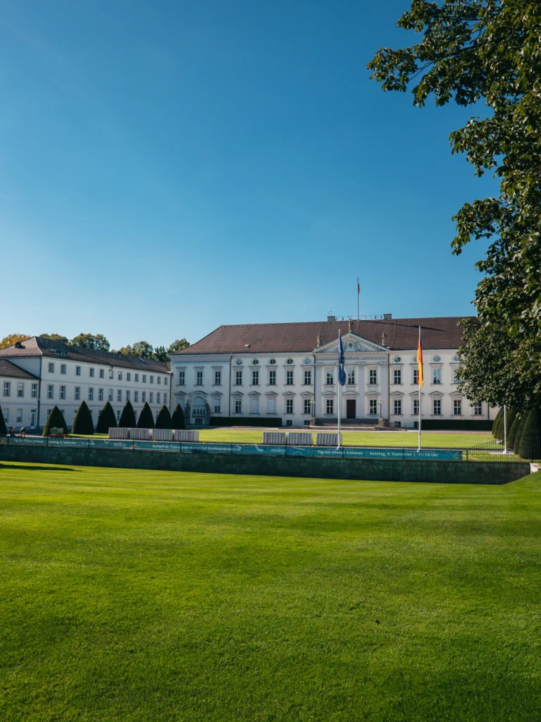 Schloss Bellevue Berlin. Der Fotogoals Fotospot in Berlin