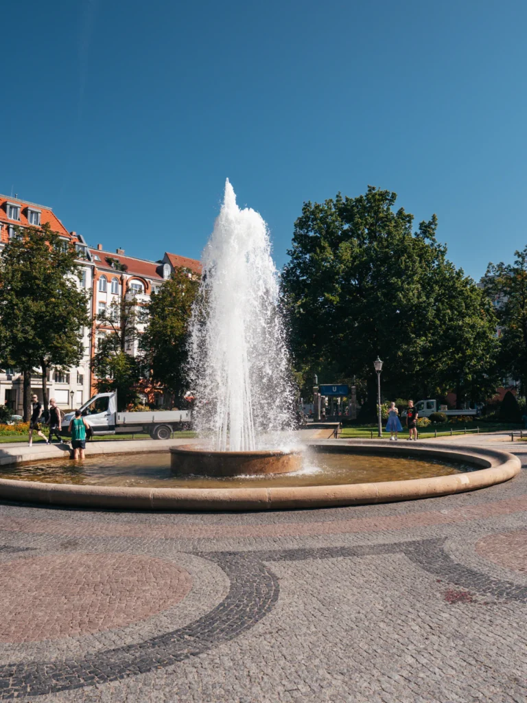 Springbrunnen - Viktoria-Luise-Platz Berlin. Der Fotogoals Fotospot in Berlin