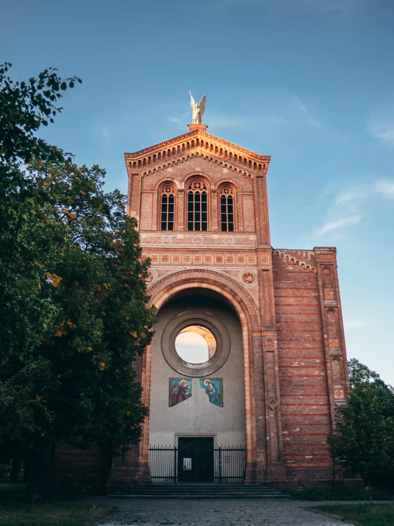 'St. Michael' Kirche (Frontansicht) Berlin. Der Fotogoals Fotospot in Berlin