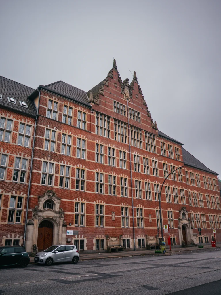 Staatliche Handelsschule Holstenwall Hamburg. Der Fotogoals Fotospot in Hamburg