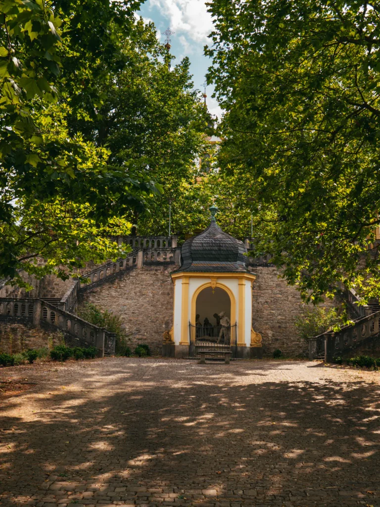 Stationsweg Würzburg. Der Fotogoals Fotospot in Würzburg