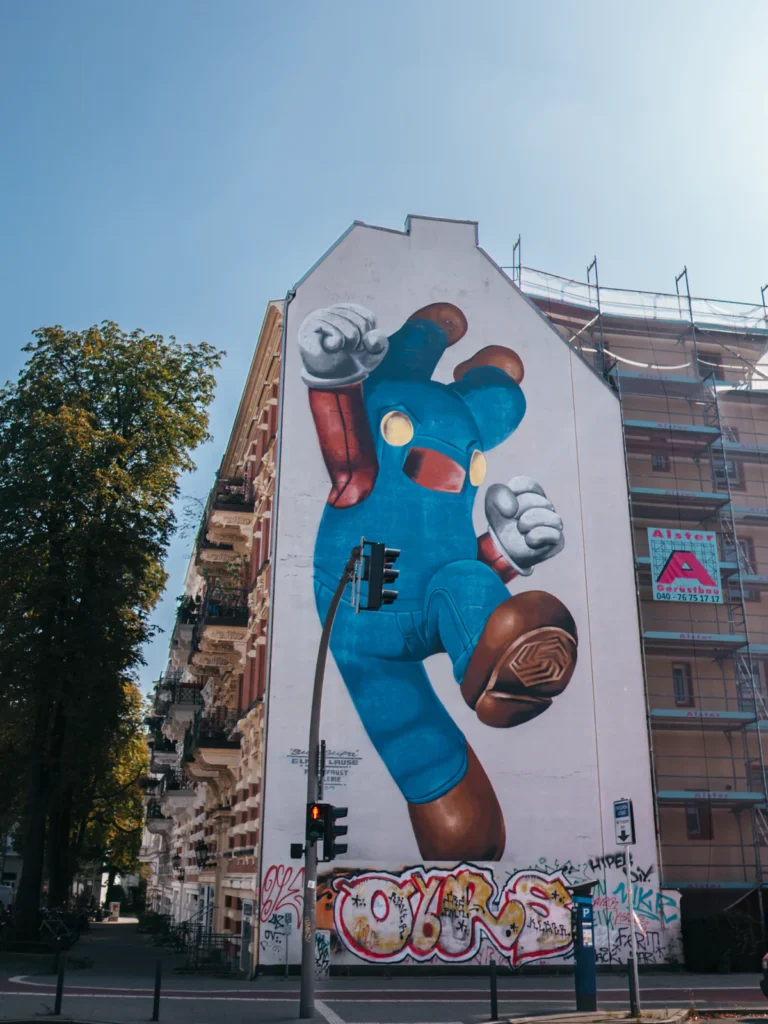 'Supasupa' Mural Hamburg. Der Fotogoals Fotospot in Hamburg