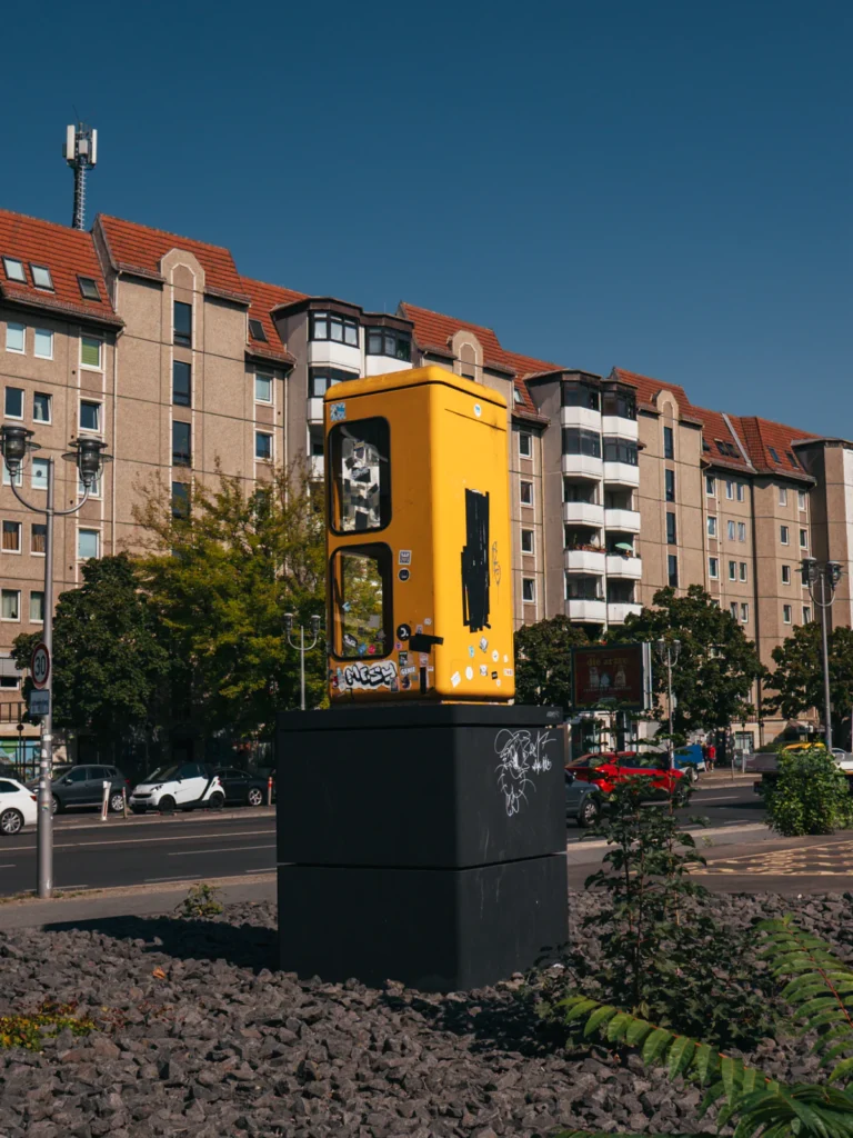 Telefonzellendenkmal Berlin. Der Fotogoals Fotospot in Berlin