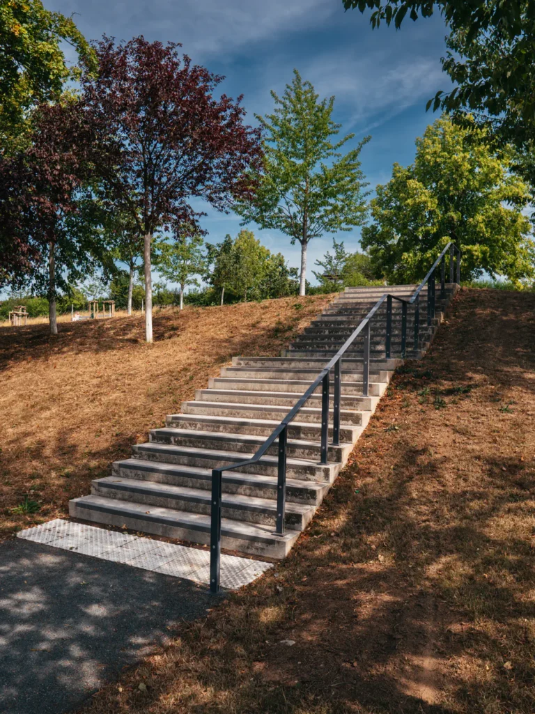 Treppe an den Gartenoasen Würzburg. Der Fotogoals Fotospot in Würzburg