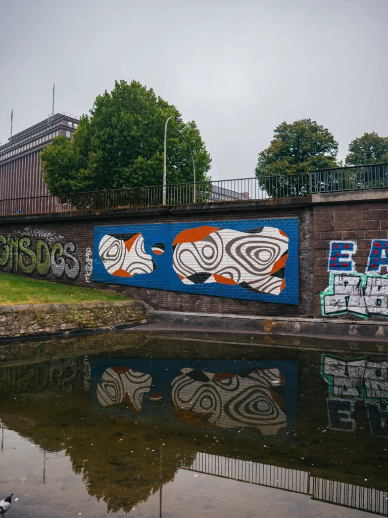 Wandverzierung - Kleine Wallanlagen Hamburg. Der Fotogoals Fotospot in Hamburg