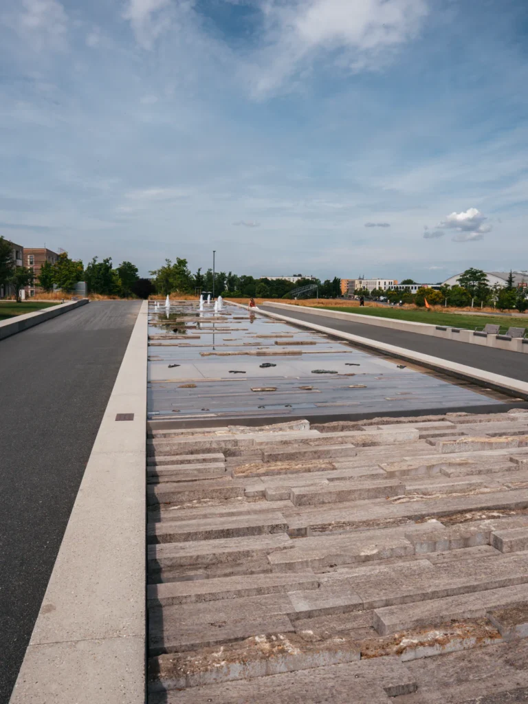 Wasserbecken am Hubland Würzburg. Der Fotogoals Fotospot in Würzburg