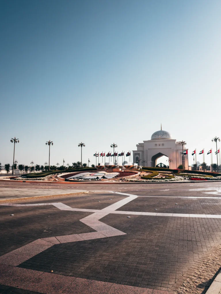 'Falcon Circle' Kreisverkehr Abu Dhabi 1