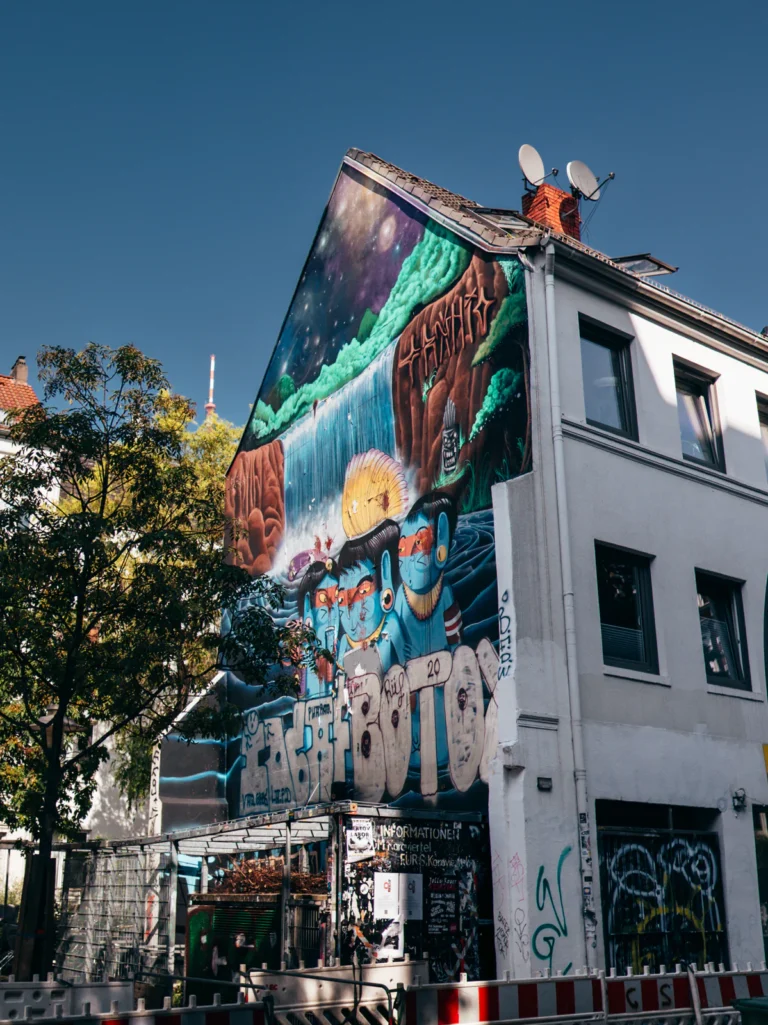 'Waterful' Mural Hamburg. Der Fotogoals Fotospot in Hamburg