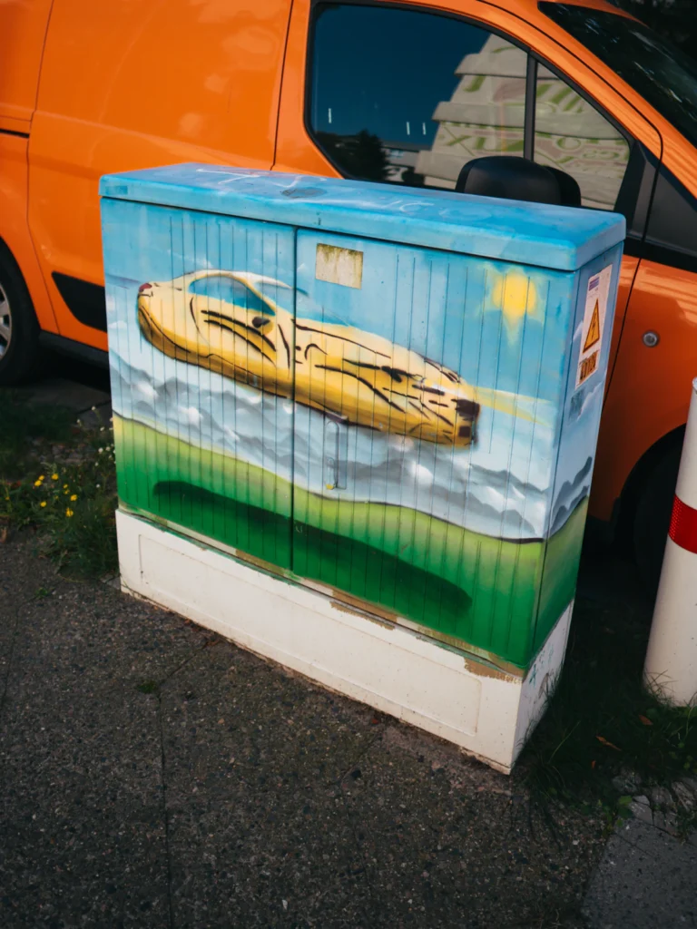 Bemalter Verteilerkasten - Penzberger Straße Berlin. Der Fotogoals Fotospot in Berlin