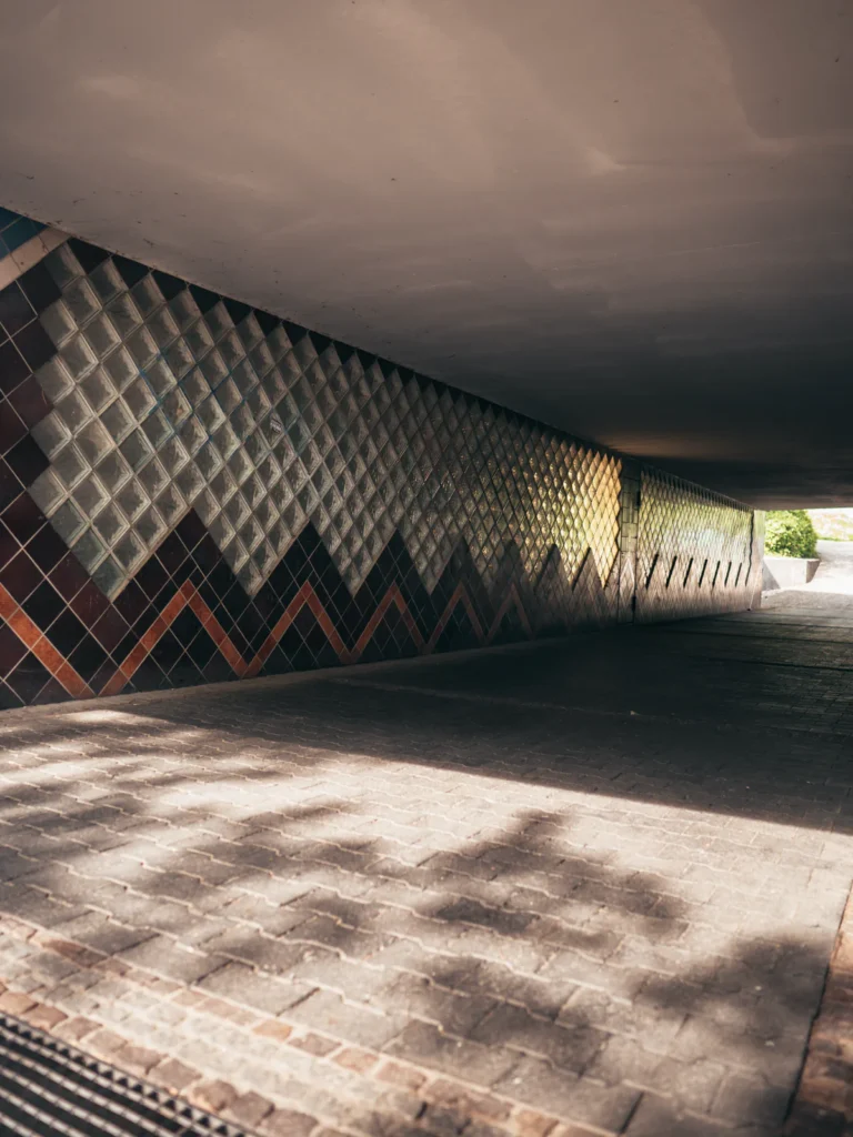 Bunte Fußgängerunterführung - Valckenburgufer Ulm. Der Fotogoals Fotospot in Ulm