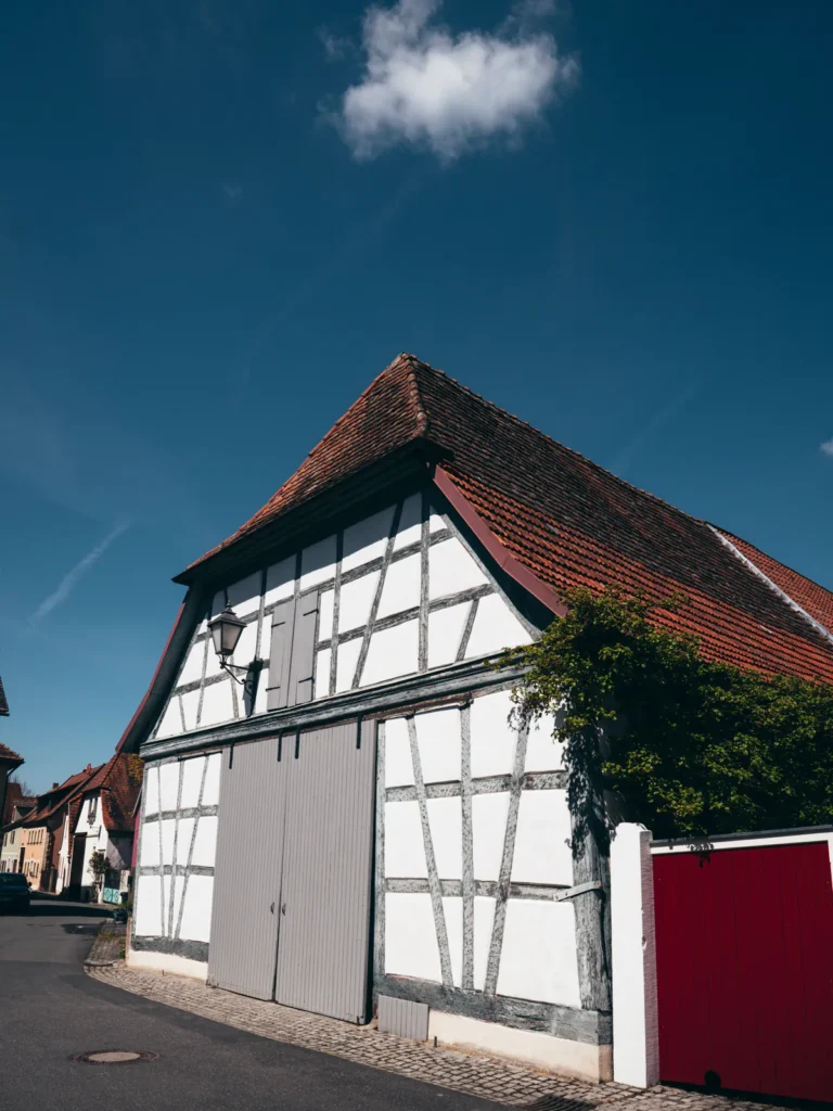 Fachwerkscheune - Obere Gräbengasse Iphofen. Der Fotogoals Fotospot in Iphofen