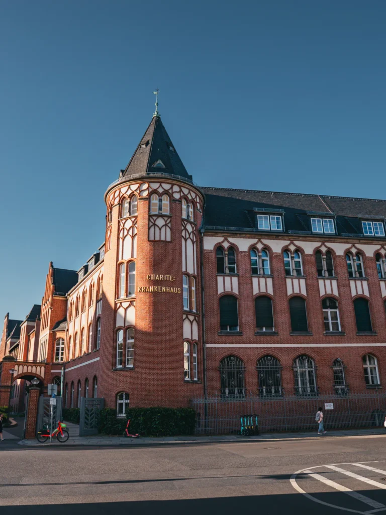 Friedrich-Althoff-Haus (Charite Verwaltung) Berlin. Der Fotogoals Fotospot in Berlin